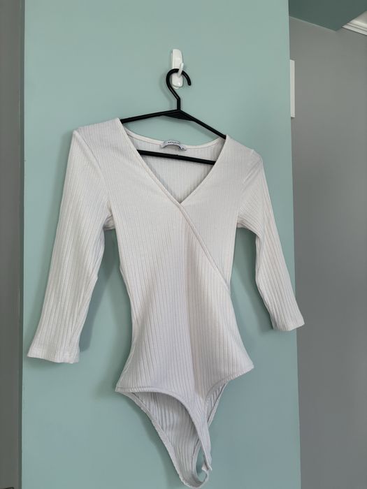 Body damskie z dekoltem V