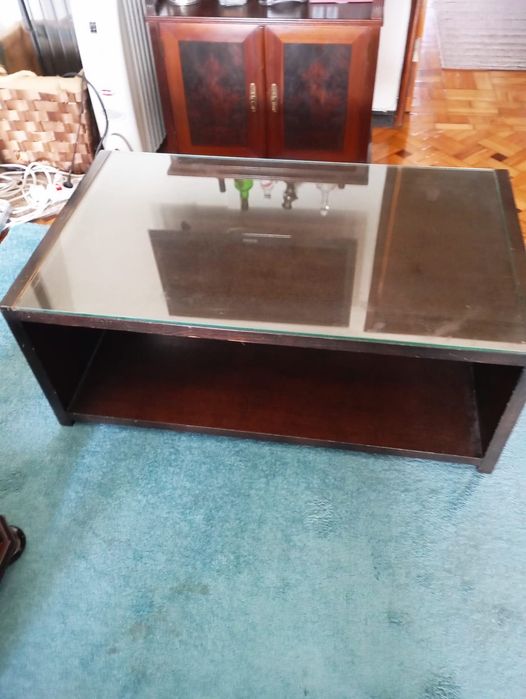 Mesa apoio / frente sofás 20€€€€  PORTO