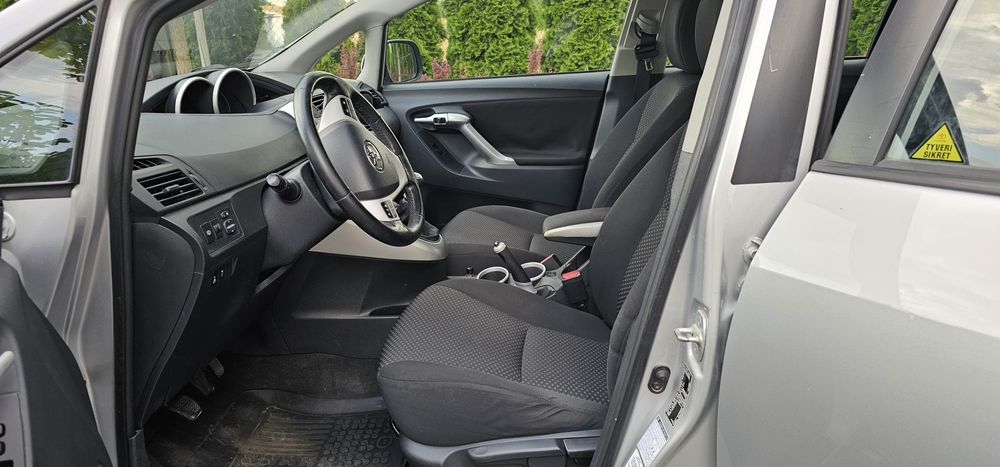 Toyota Verso 2011 r.  7 osób 2.2 DCAT