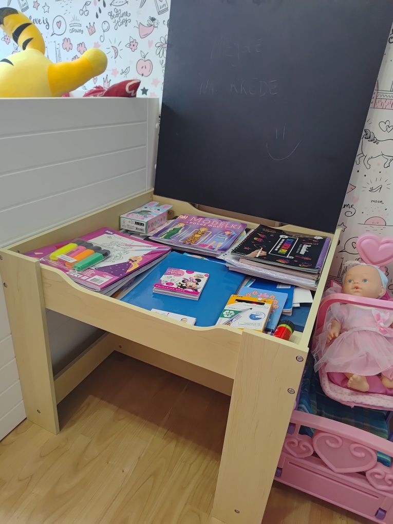 Zestaw dwustronny stolik i dwa krzesełka dla dziecka