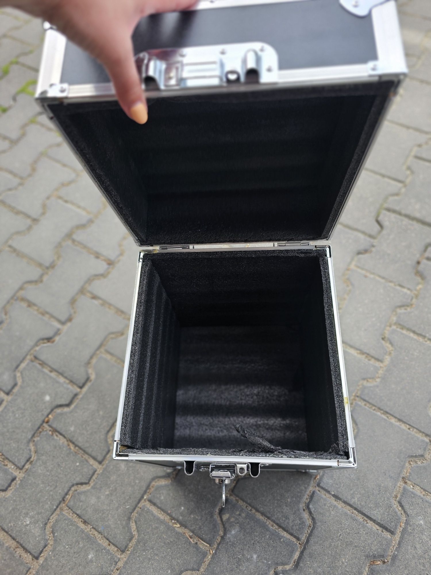 Skrzynia czarna  CASE