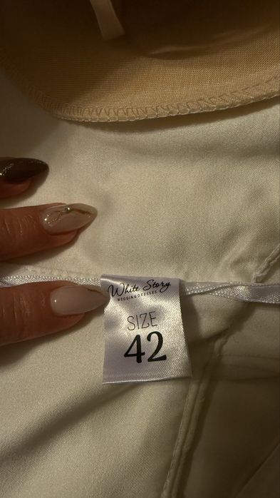 Дуже ніжне весільне плаття нареченої