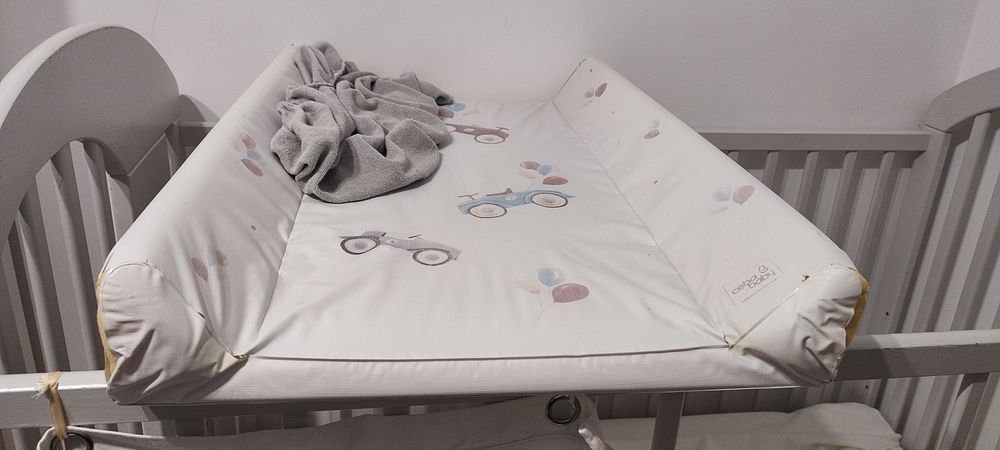 Sprzedam łóżeczko ze szczebelkami 120x60 KOMPLET