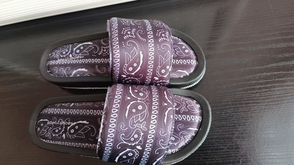 Nowe klapki damskie z cyrkoniami