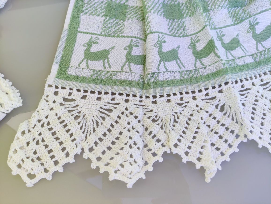 Conjunto de uma toalha e dois panos de cozinha