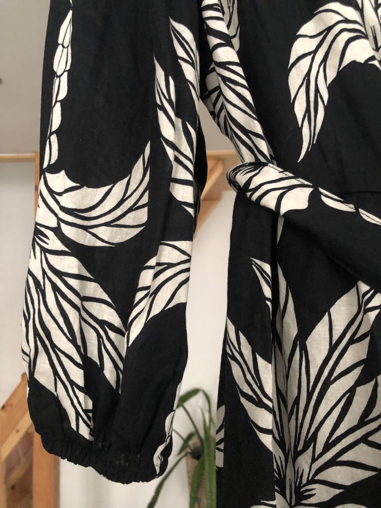 Kopertowa sukienka plus size z domieszką lnu