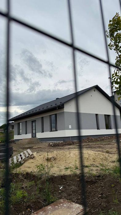 Продається новий будинок біля лісу