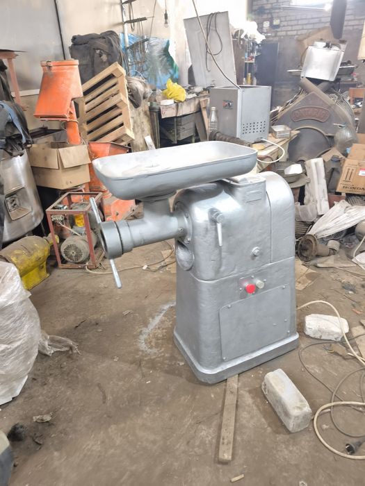 Мясорубки м'ясорубки промислові професійні Италия МИМ300 М МИМ600 ТМ32