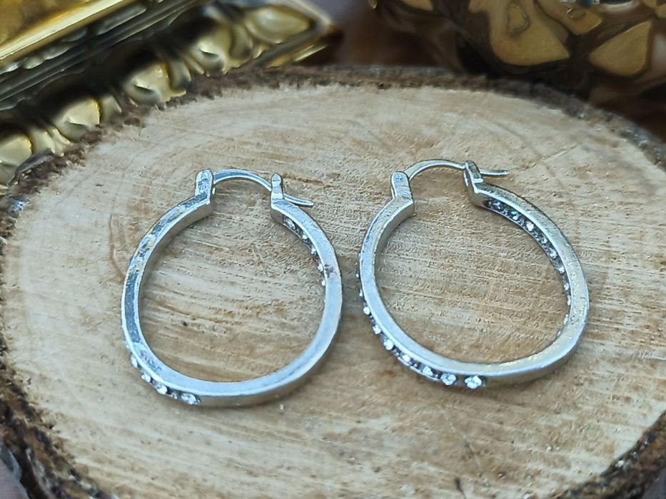 Brincos Oval com Brilhantes em Prata