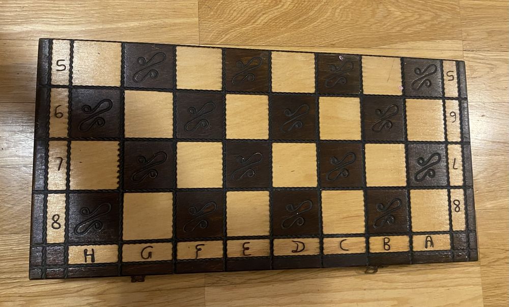 Tabuleiro Xadrez, e peças, em madeira feito a mão!