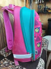Продам каркасный рюкзак для младших классов для девочки