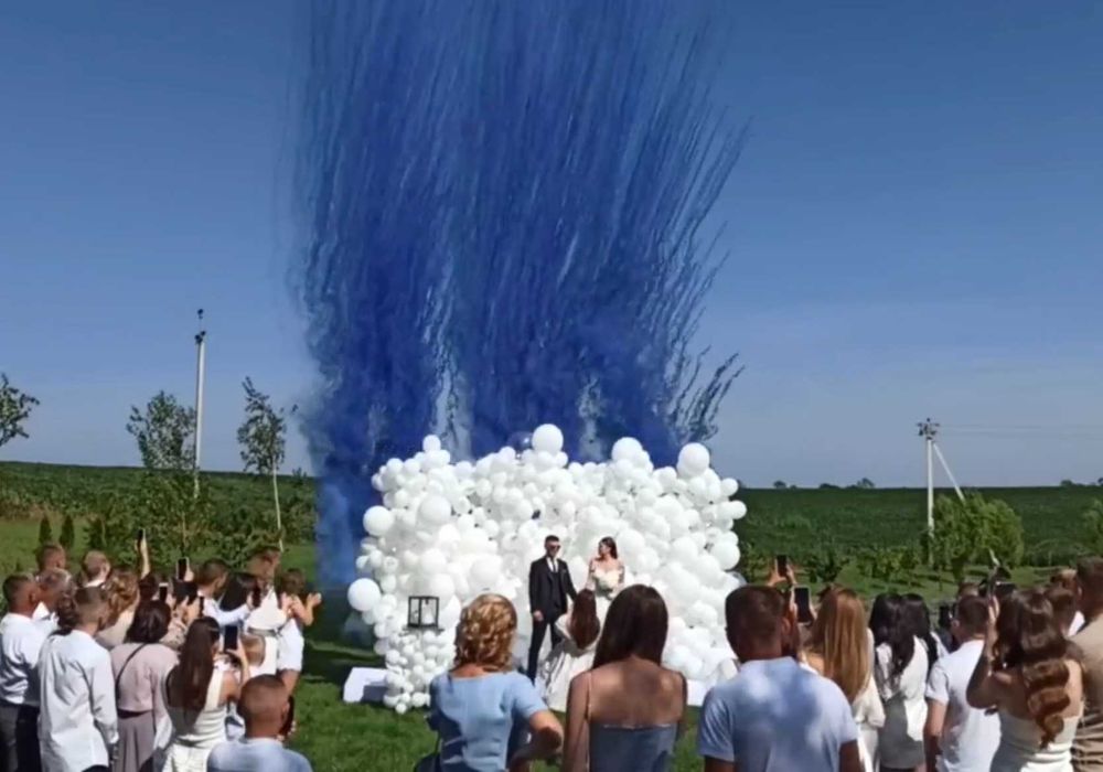 Кольоровий Дим Спалах 10м для Вашого Гендер Паті (монтаж,супровід)