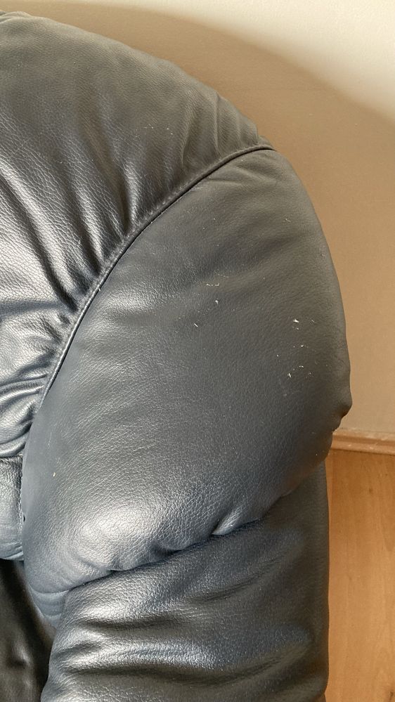 Granatowa sofa/kanapa skórzana