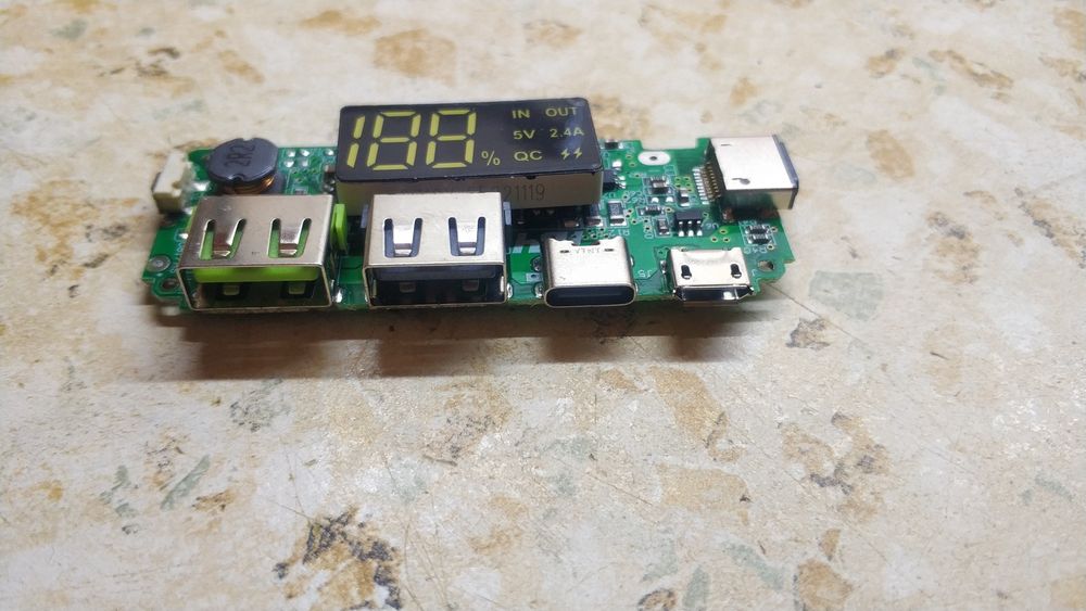 Плата PowerBank с LCD дисплеєм, USB 5V 2.4A Micro/Type-C/Lightning