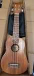 Ukulele "Maori" Soprano | Sapele | Pack| (Novo)