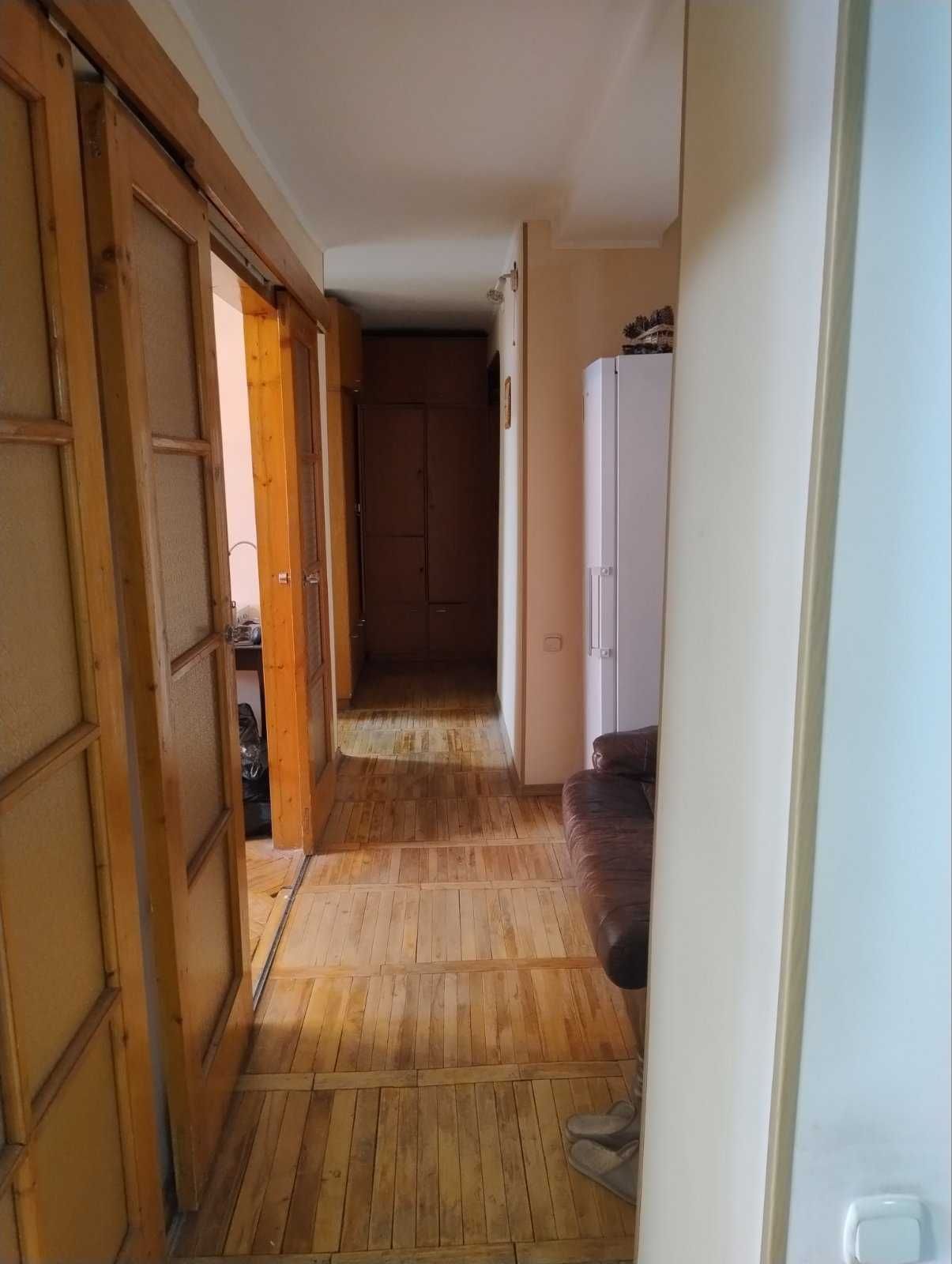 Продаж 2х.кім.квартири вул. Золота( поруч ЖК Семицвіт)