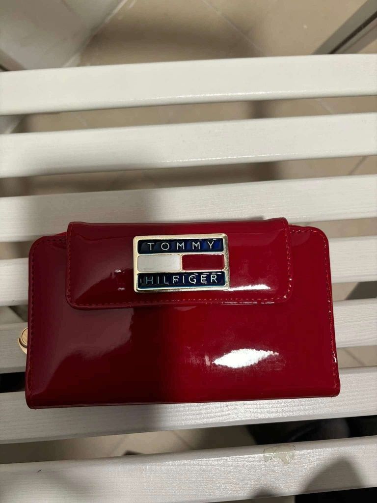 Portfele damskie Nike Puma Guess Tommy Hilfiger Boss itp