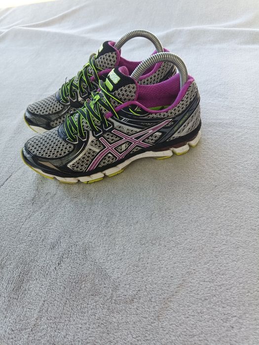 Женские кроссовки беговые ASICS р37