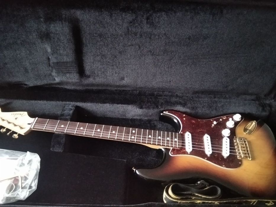 Fender stratocaster deluxe MIM