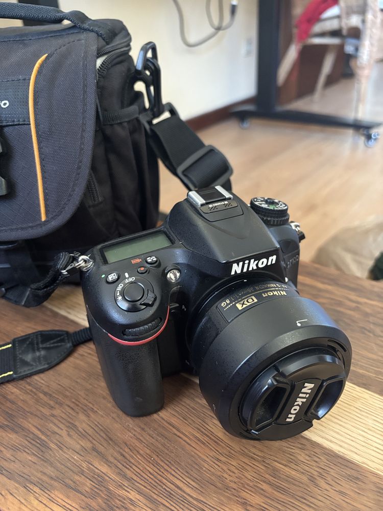 Camera Nikon D7100 + Objetiva Nikon AF-S DX Nikkor 35mm plus bolsa