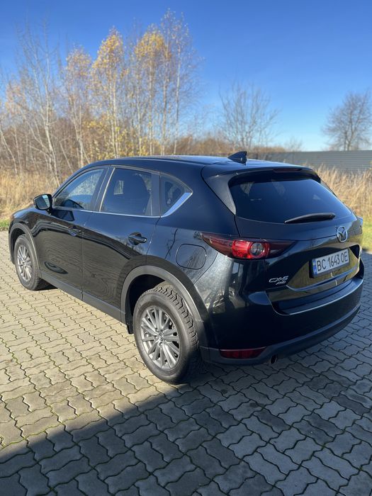 Автомобіль Мазда сх-5