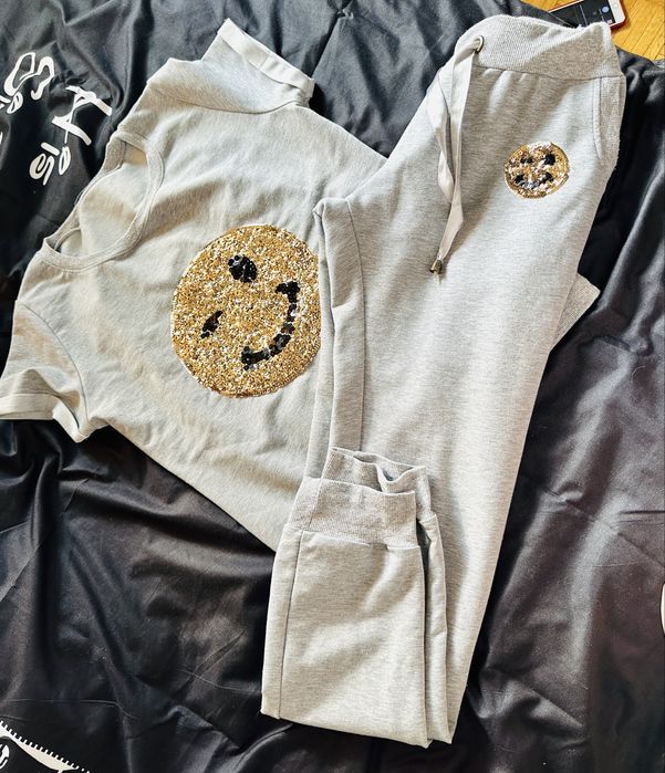 Śliczny letni dres damski szary z cyrkoniami