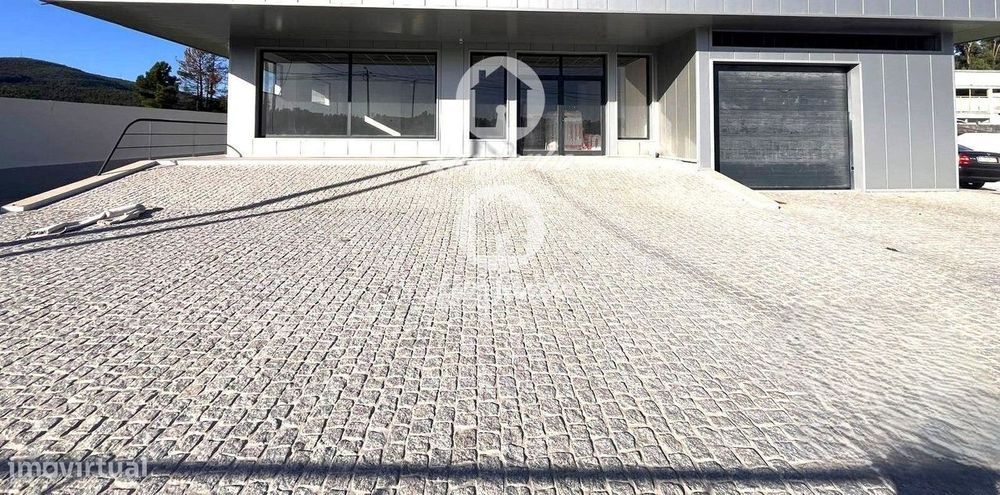 Armazém em  Barcelos