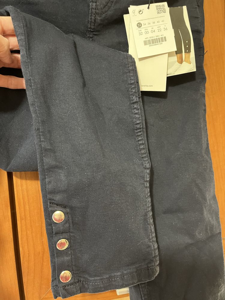 Spodnie damskie Bershka rozm.32, nowe z metkami. Długość 7/8.