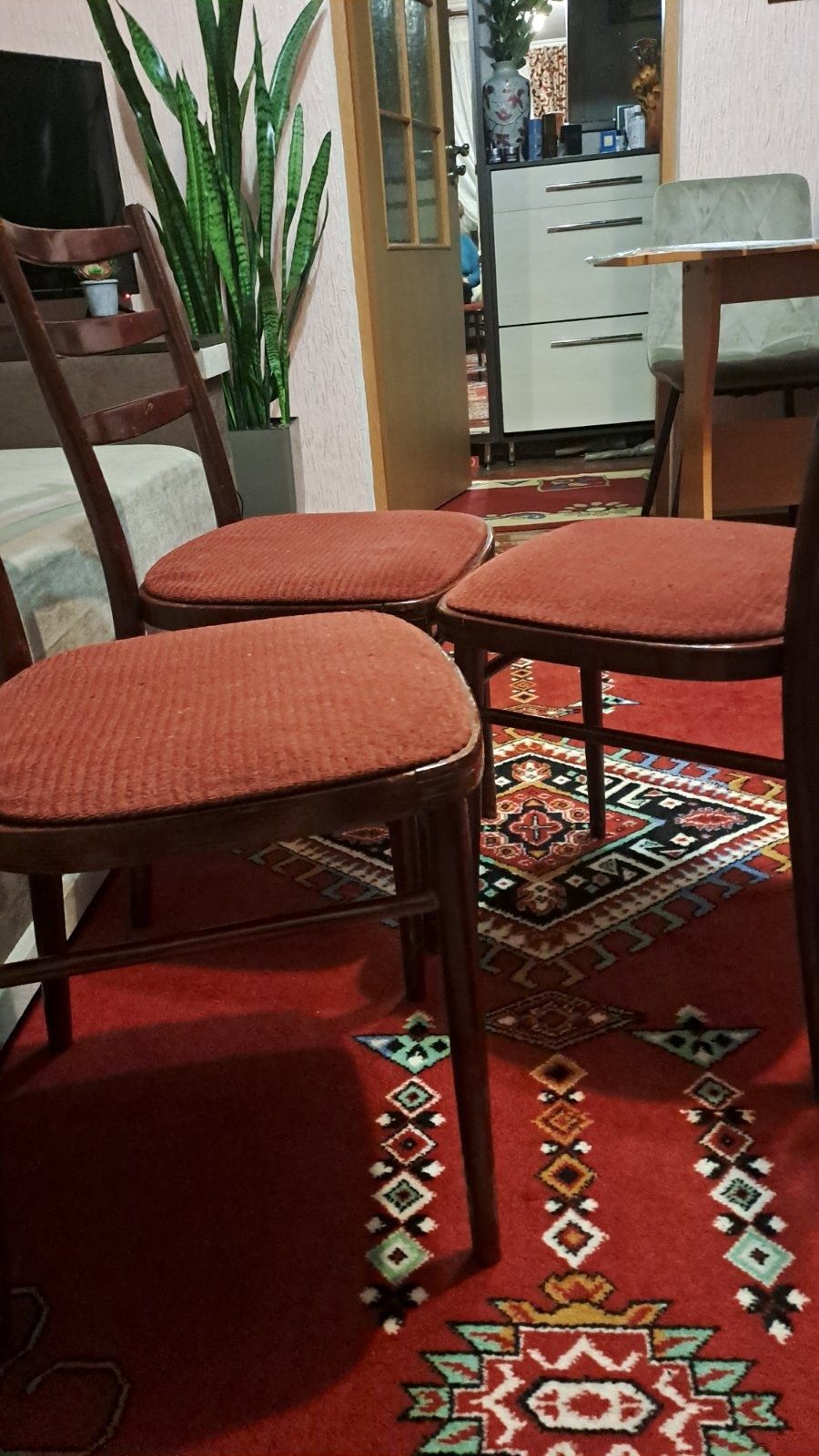Стільці в гарному стані