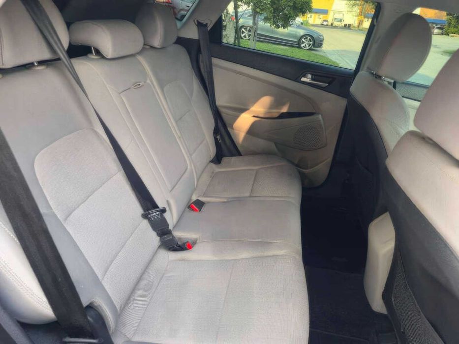 Hyundai Tucson SE      2019