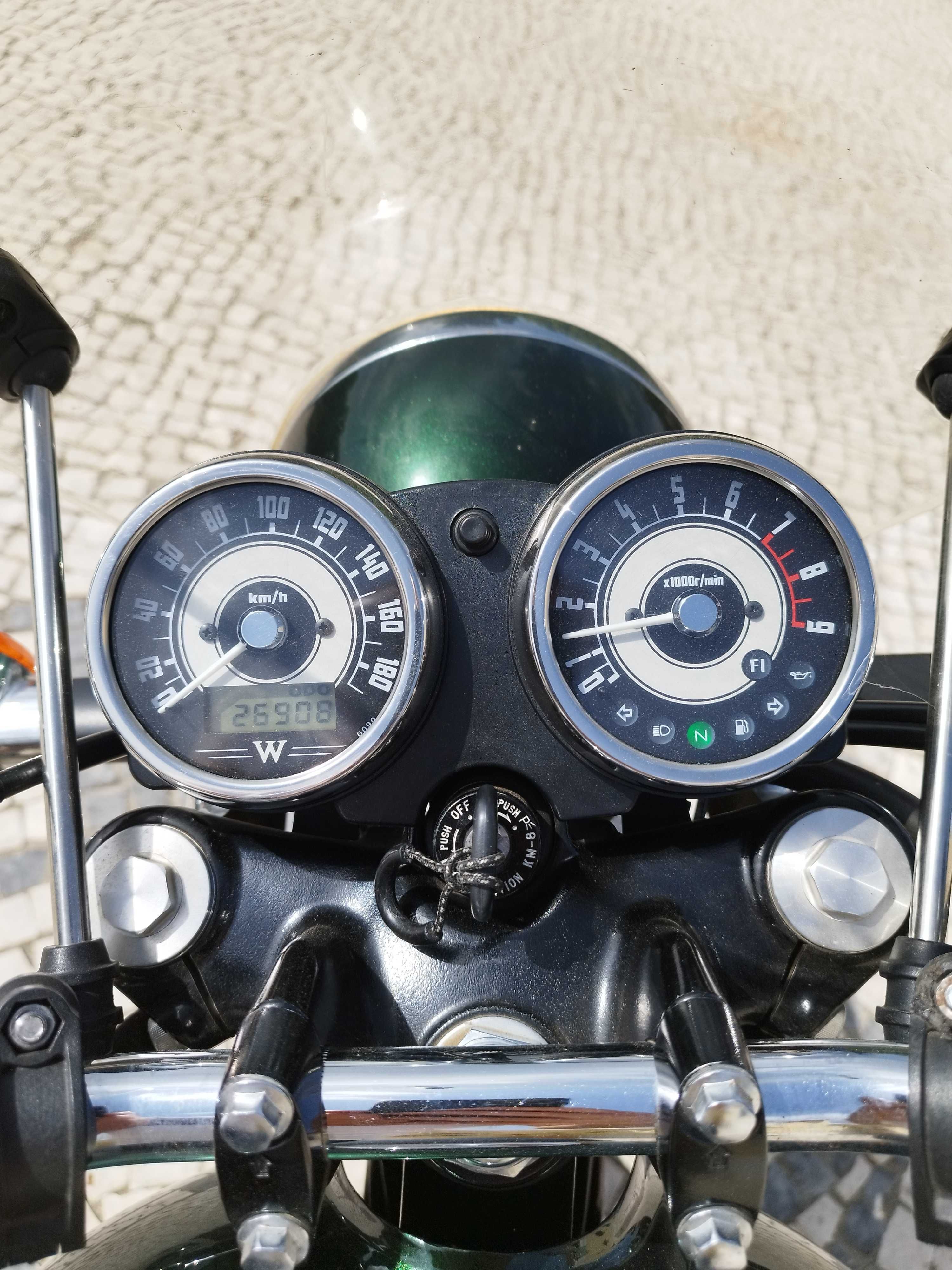 kawasaki w800 muito estimada