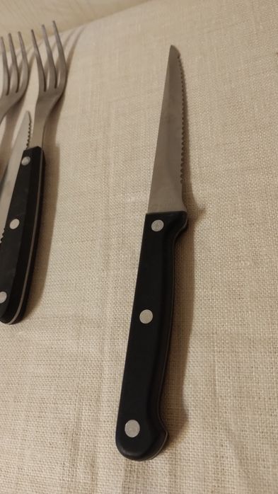 Zestaw sztućców do steków 12 elementów.