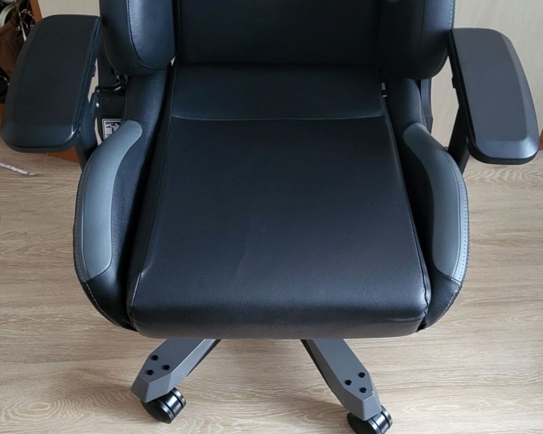 Игровое кресло DxRacer Iron