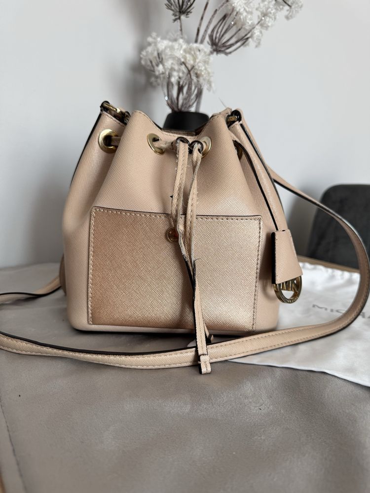 Torebka worek Michael Kors w kolorze pudrowego różu
