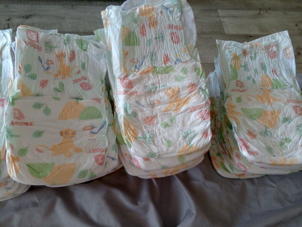 Продам памперси дитячі