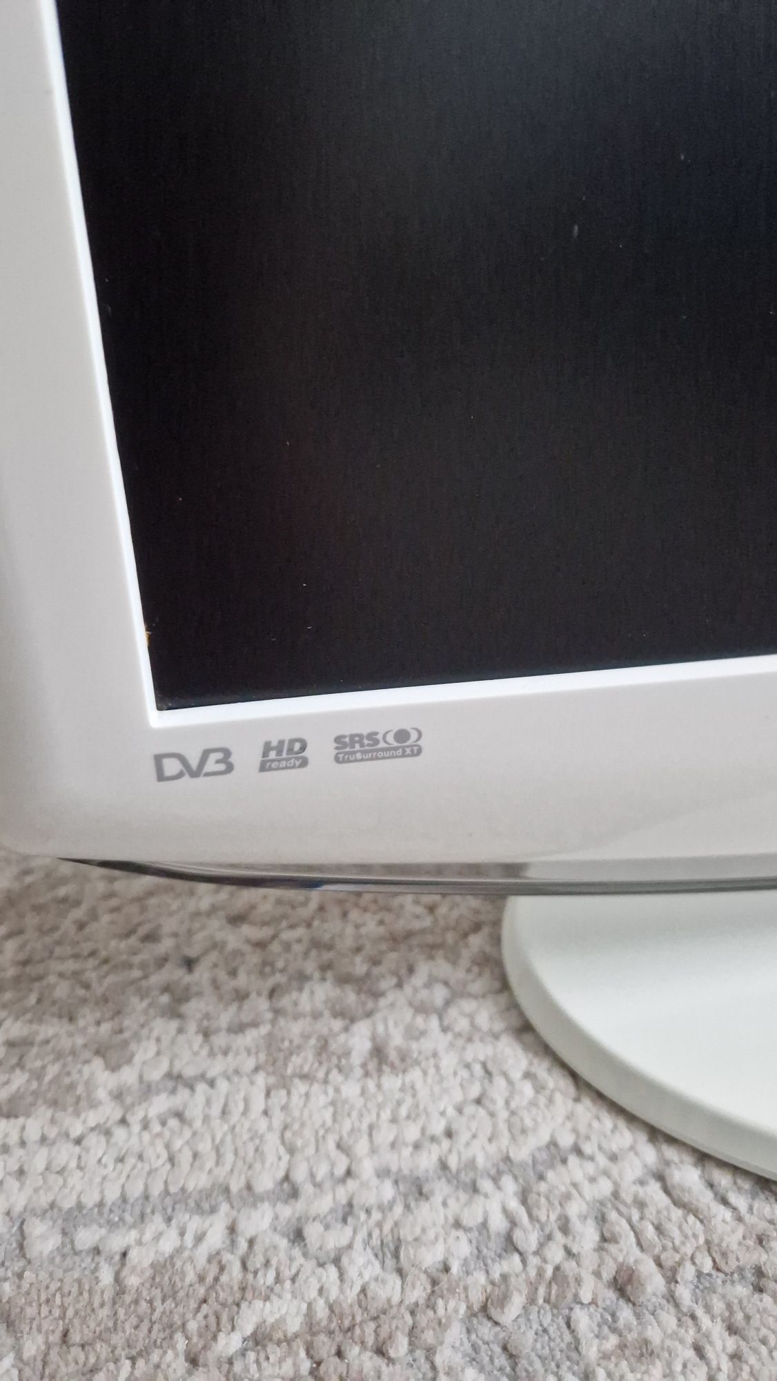 Telewizor LCD Samsung 19 cali, zadbany, biały, DVB