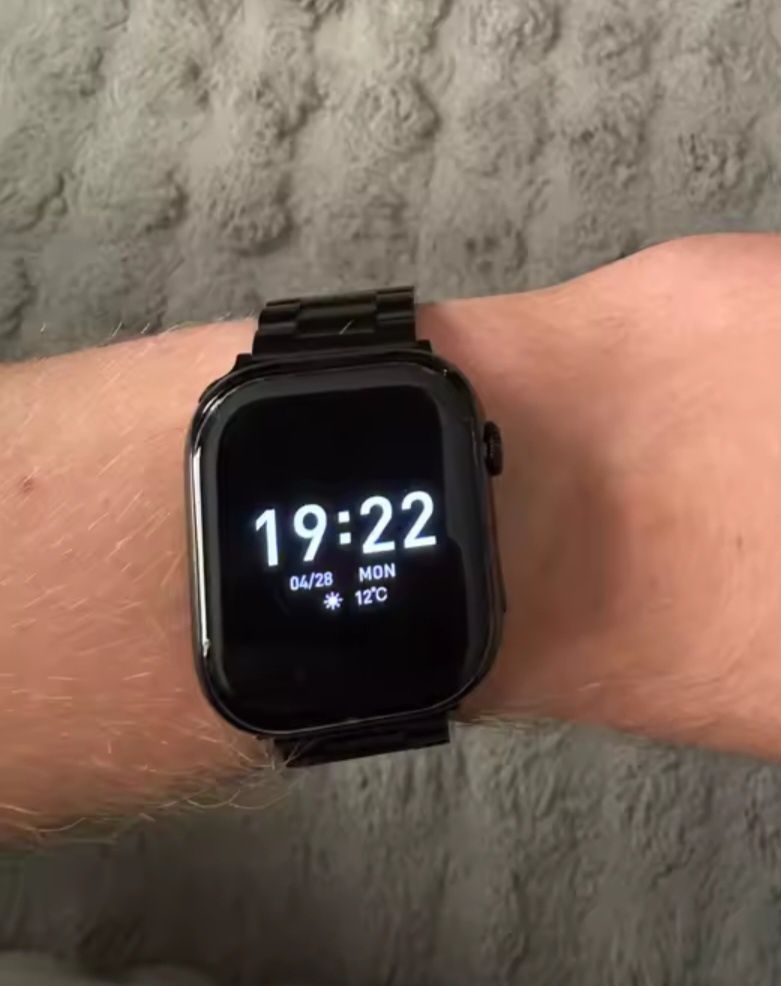 Smartwatch hk10 pro max na czarnej bransolecie