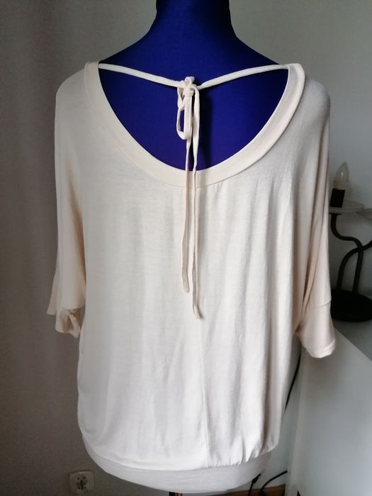 Bluzka beżowa z wiązaniem