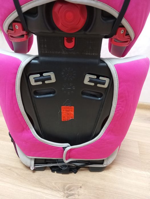 Автомобільне крісло