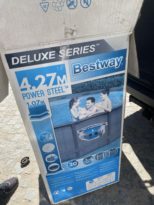 Vendo piscina de grandes dimenões