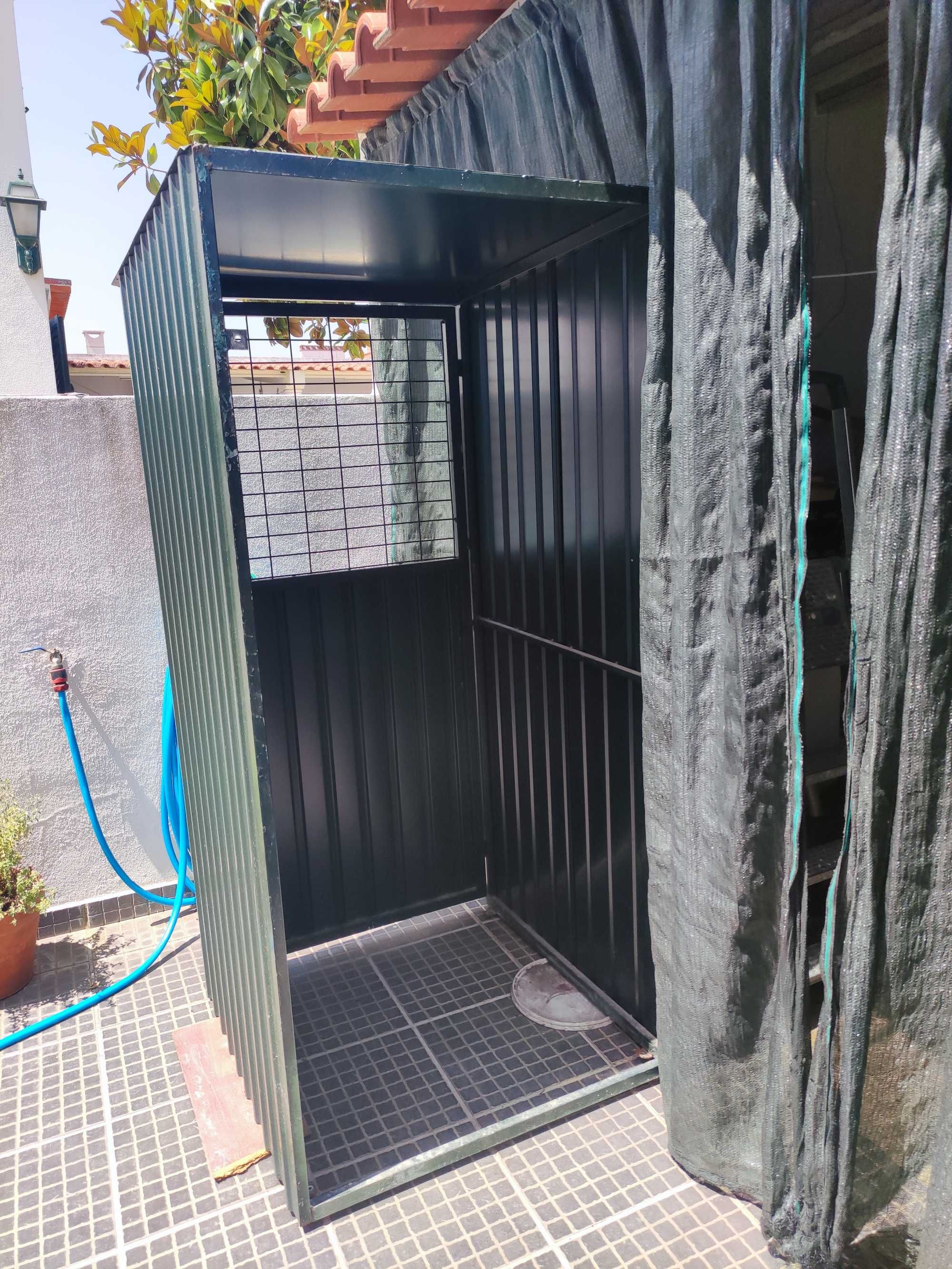 CASA/Armário de metal para Botijas de GÁS ou arrumos - EXTERIOR