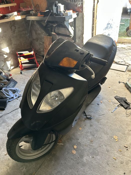 Sprzedam skuter 125 na części