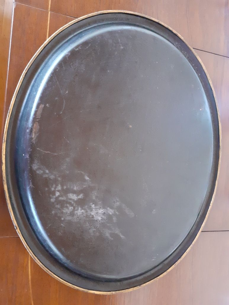 Bandeja.  Muito antiga