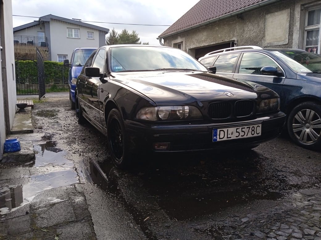 BMW E39 Shadow line, navi, skóry. Czytać opis