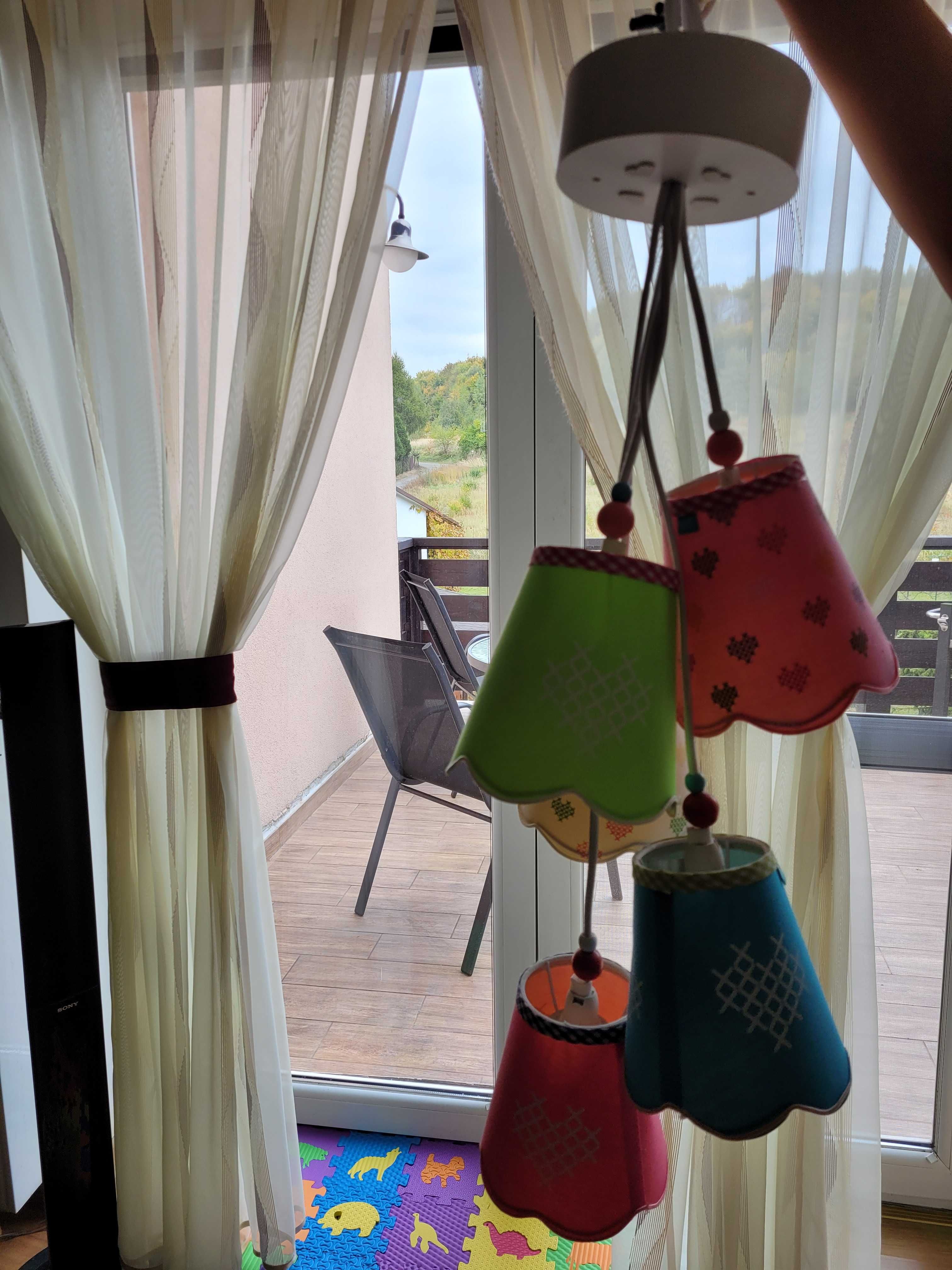 lampa wisząca z kinkietem z czterema kloszami
