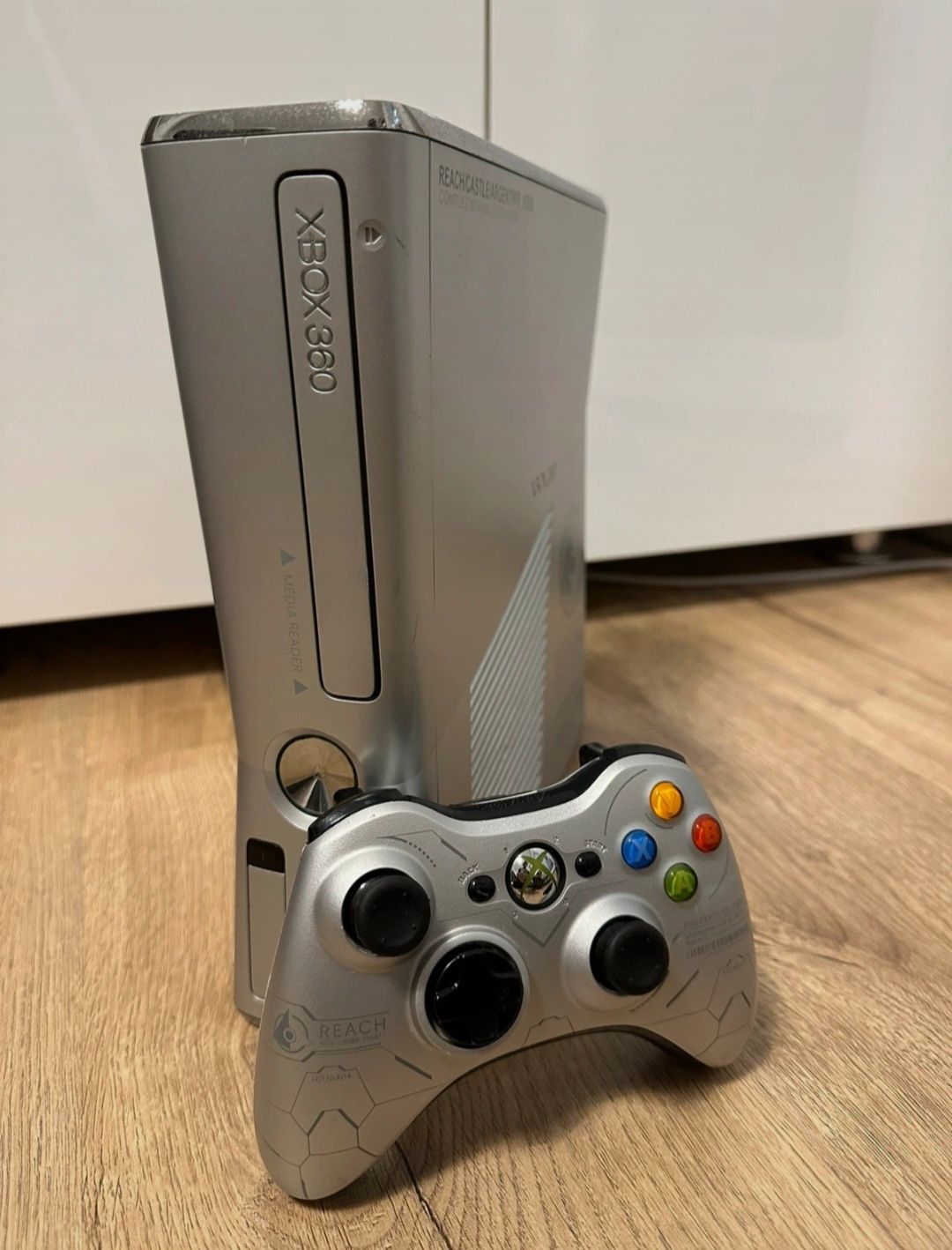 Xbox 360 Slim Halo Reach RGH3 250gb limitowany srebrny x360s