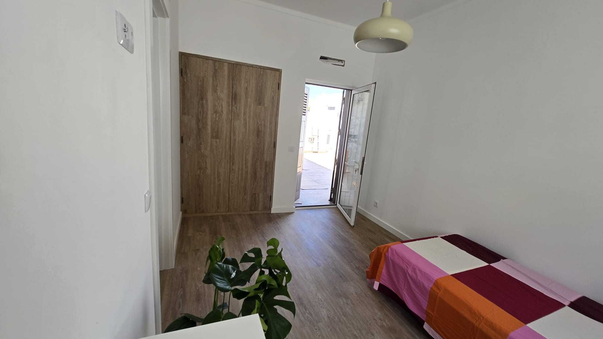 Arrendamento de dois quartos amplos com casa de banho privado