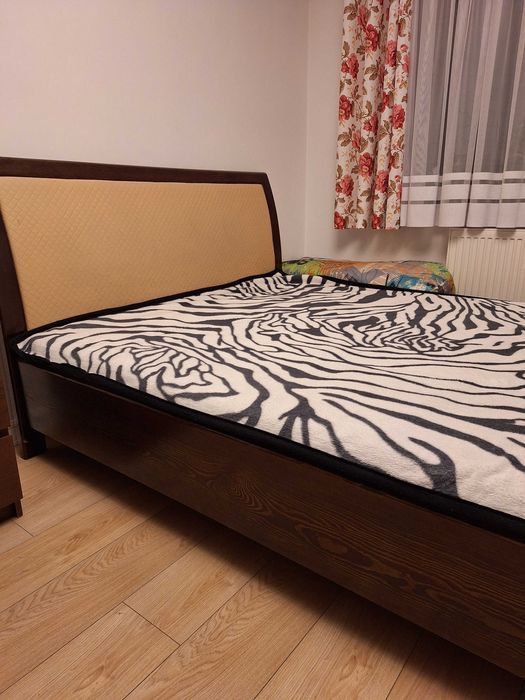 Łoże do sypialni z materacem