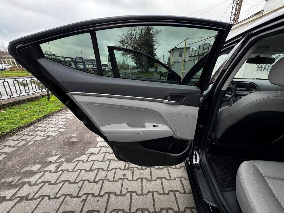 Hyundai Elantra 2.0 AT 2016 газ/бензин, автомат — без вкладень