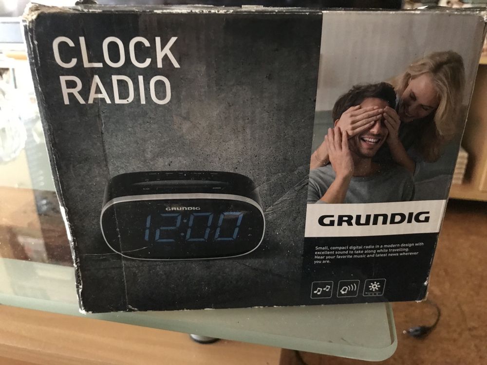 Radio despertador da grundig